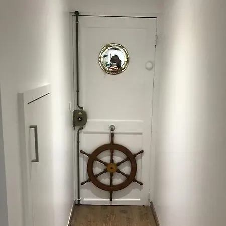 Le Petit Bateau * マントン