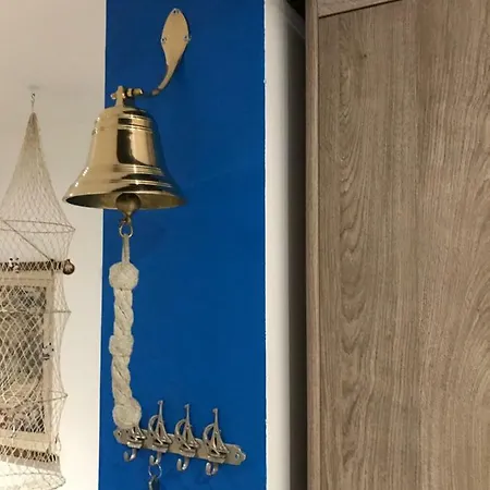 Le Petit Bateau * マントン