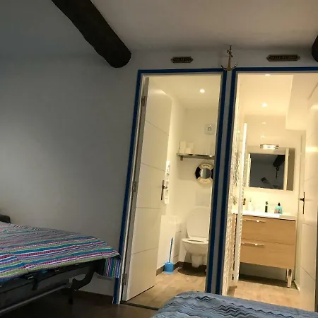 Le Petit Bateau * マントン