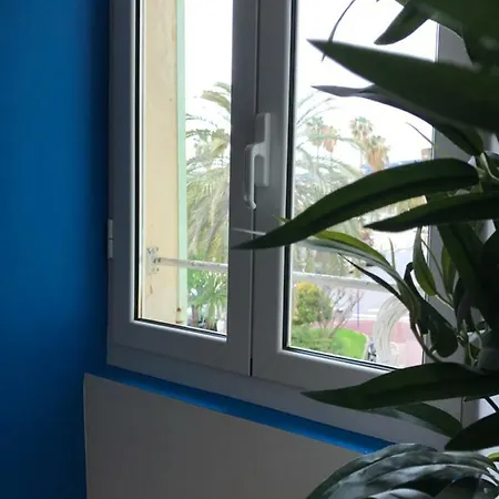 Le Petit Bateau マントン