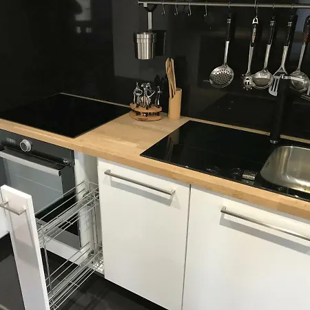 Le Petit Bateau * マントン