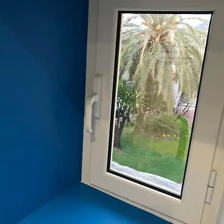 Le Petit Bateau * マントン