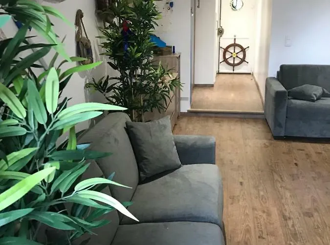 Le Petit Bateau Apartment *